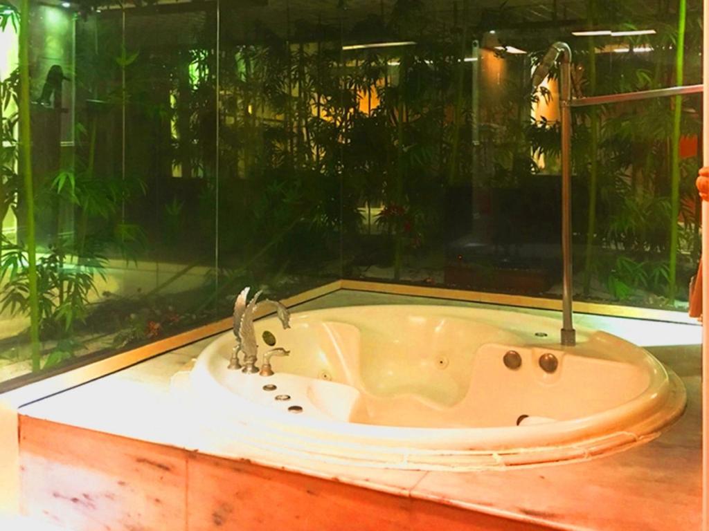 Swan Lake Motel Guishan Luaran gambar
