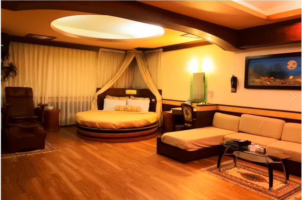 Swan Lake Motel Guishan Luaran gambar